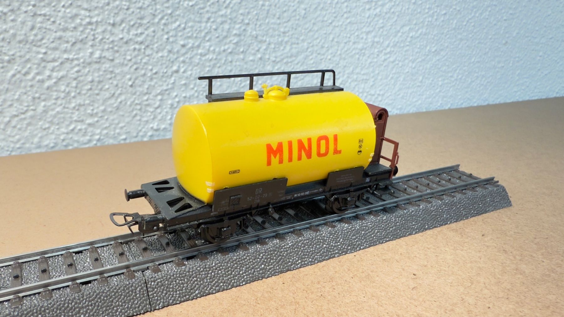 Liliput Modellini di ferrovie: Lilliput Tankwagen H0 / DC – Usato da Windlach venduto da Kelebra