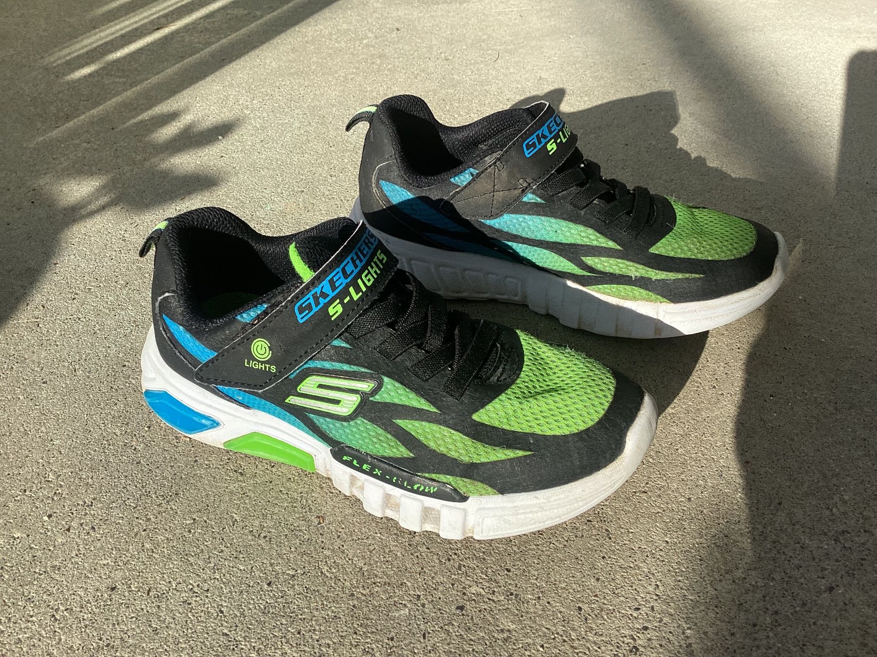Skechers Scarpe per ragazzi: Skechers LED Gr. 33 – Usato da Männedorf venduto da Molum