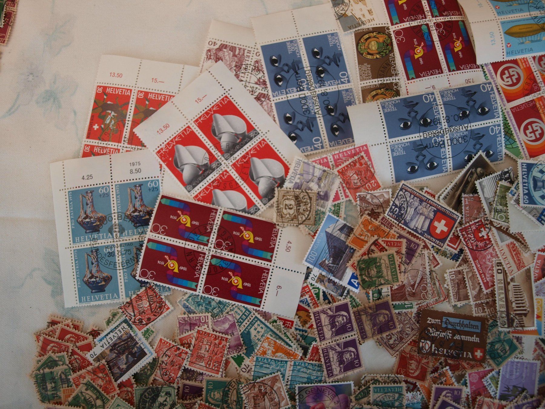 Tutti i francobolli: 1000 Schweizer Briefmarken über 70g Gebraucht siehe Bilder – Usato da Aarau venduto da Marcele0 1