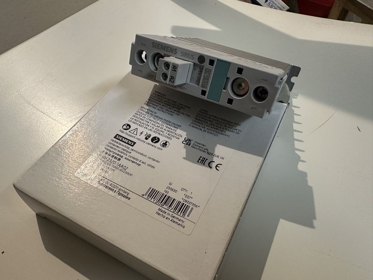 Siemens Componenti elettronici: Siemens 3RF2320-1AA02 Schütz – Nuovo e nell'imballaggio originale da Schötz venduto da EMTEC02 1