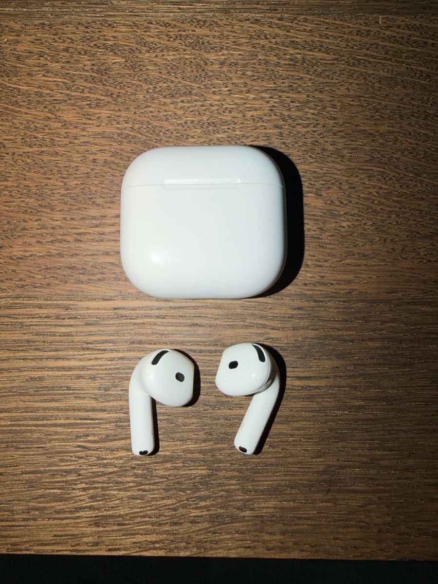 Apple Cuffie: AirPods 4 – Nuovo (secondo la descrizione) da St. Gallen venduto da bla_mhw2 2