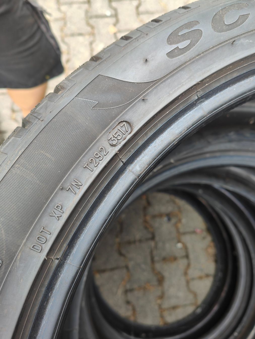 Pirelli Pneumatici & Ruote complete: Winterreifen 275/40 R22 – Usato da Oberengstringen venduto da Reifen-Lagerverkauf 2