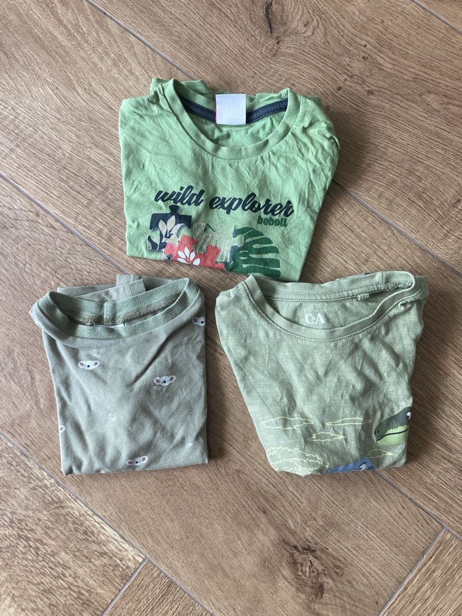 Kleiderpakete & -sets: Lot de 3 T-shirts vert garçon taille 98cm – Gebraucht aus Port von ori_vn6m