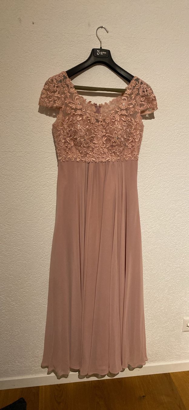 Kleider: Abendkleid rosa Spitze Grösse 36 neuwertig – Gebraucht aus Zunzgen von cor_6jps