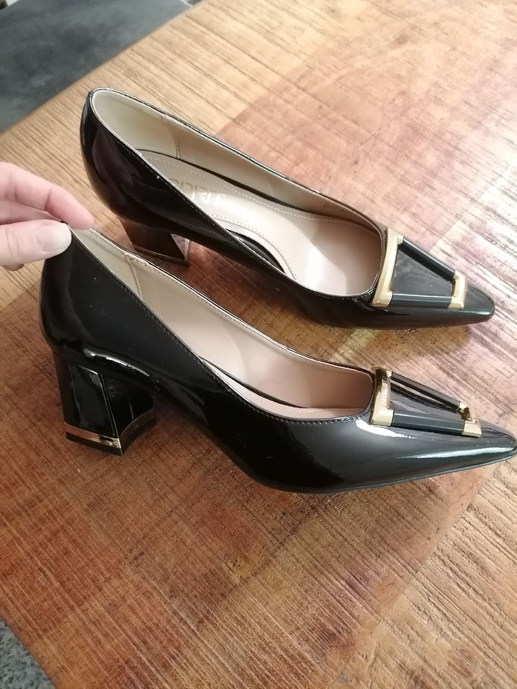 Damenschuhe: Pumps neu – Neu und originalverpackt aus Sempach von .1SecondBrands. 1