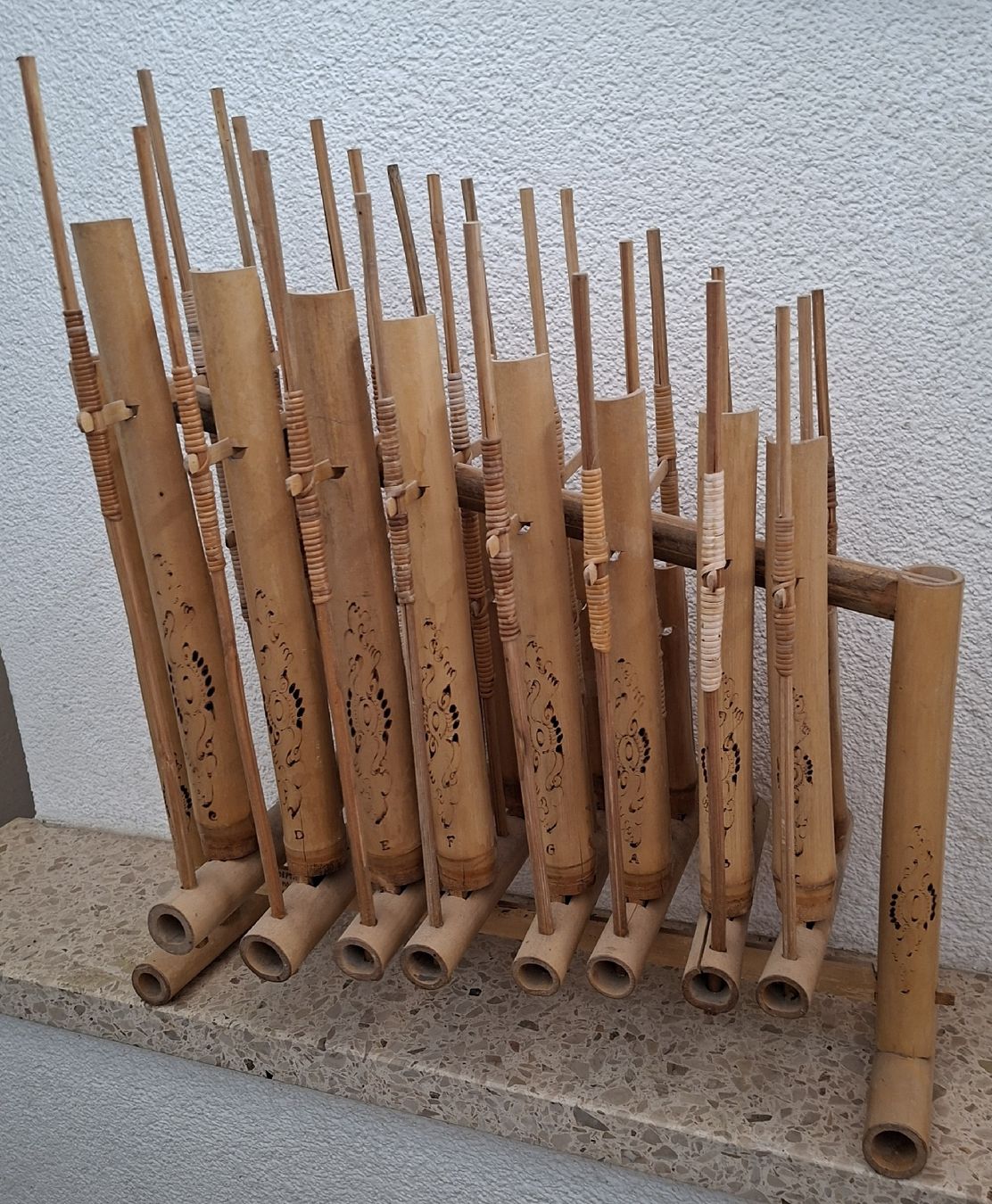Musikinstrumente: Angklung, traditionelles Bambus Instrument – Gebraucht aus Pfäffikon ZH von enderby01 1