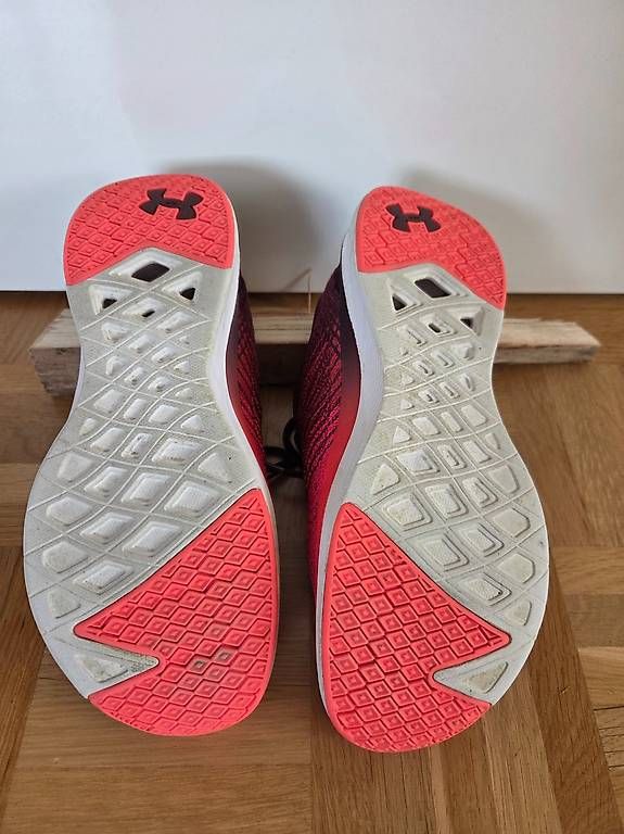 Scarpe da donna: Under Armour 36.5 – Usato da Weiningen ZH venduto da Sandra188 1