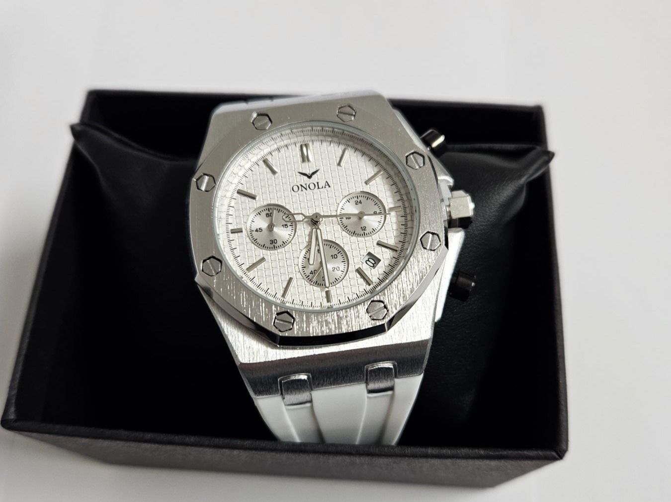 Orologi: Sehr schöne Uhr - silbrig/weiss – Nuovo e nell'imballaggio originale da Kreuzlingen venduto da RahMal 2
