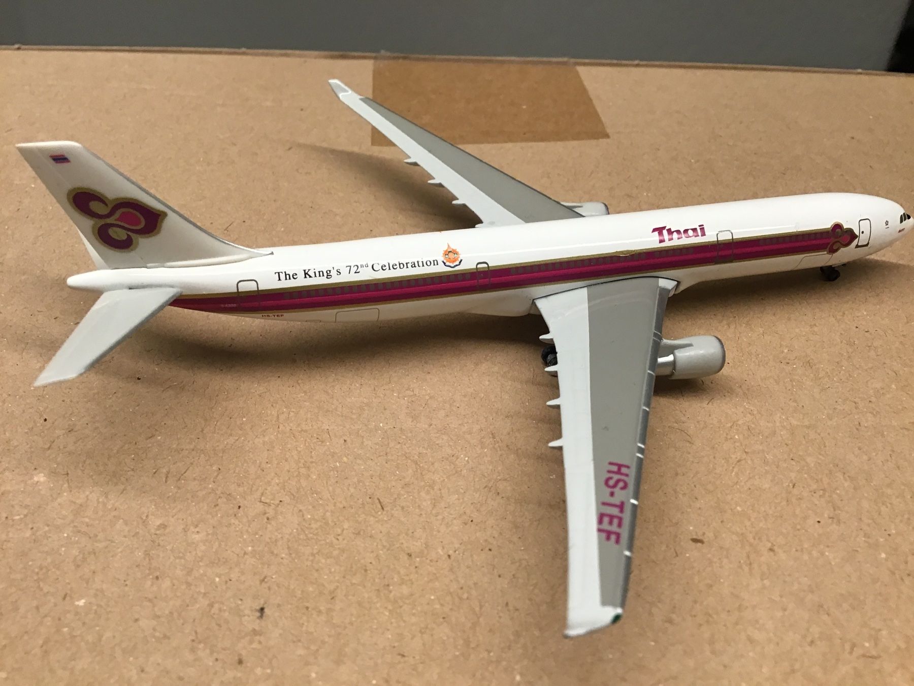 Airbus Kits de montage: A-330 Thai 1:500 – D'occasion à Männedorf par Spezial-Modelle 1