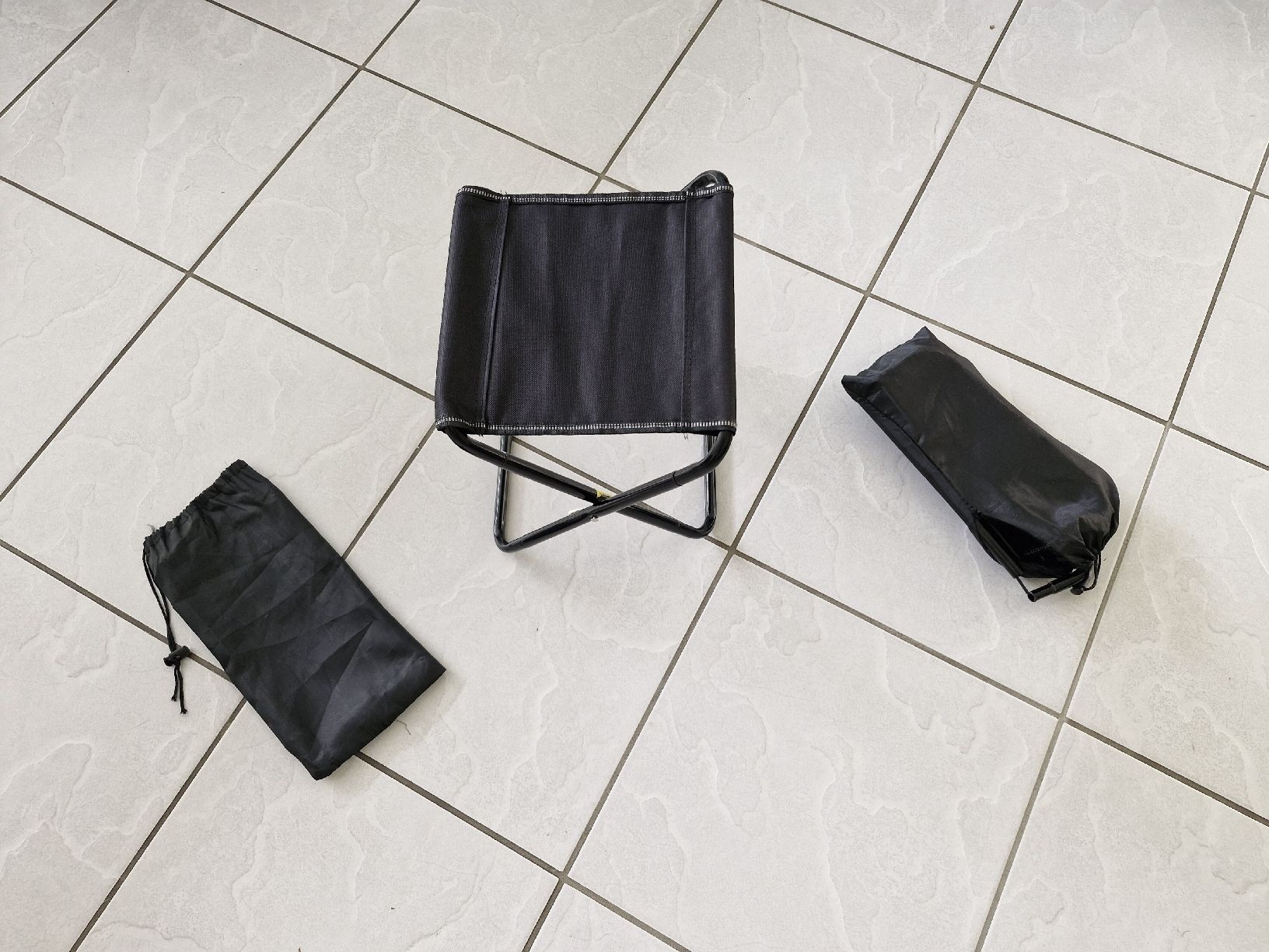 Sedie: 2 Klapphocker schwarz Metall Stoff mit Tragtasche – Usato da Frauenfeld venduto da Kasico 2