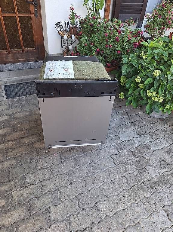 Lavastoviglie: Geschirrspüler ZUG – Usato da Uetendorf venduto da Albi125