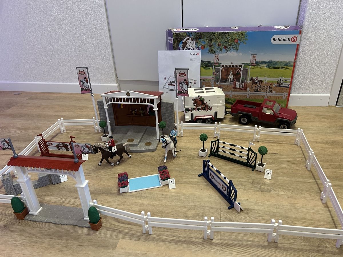 Schleich Spielzeuge: Schleich Turnierplatz – Gebraucht aus Winterberg ZH von Amina023