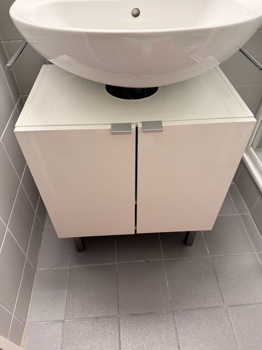 Mobili per bagno: Waschtischunterschrank - weiss - 2Türen – Usato da Zürich venduto da Gadgets2020 1