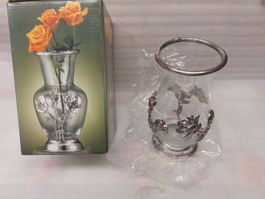 Dekorative Vase mit silbernen Rosen aus 95% Zinn