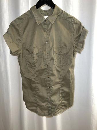 Olivegrünes khaki Hemd, Gr. S