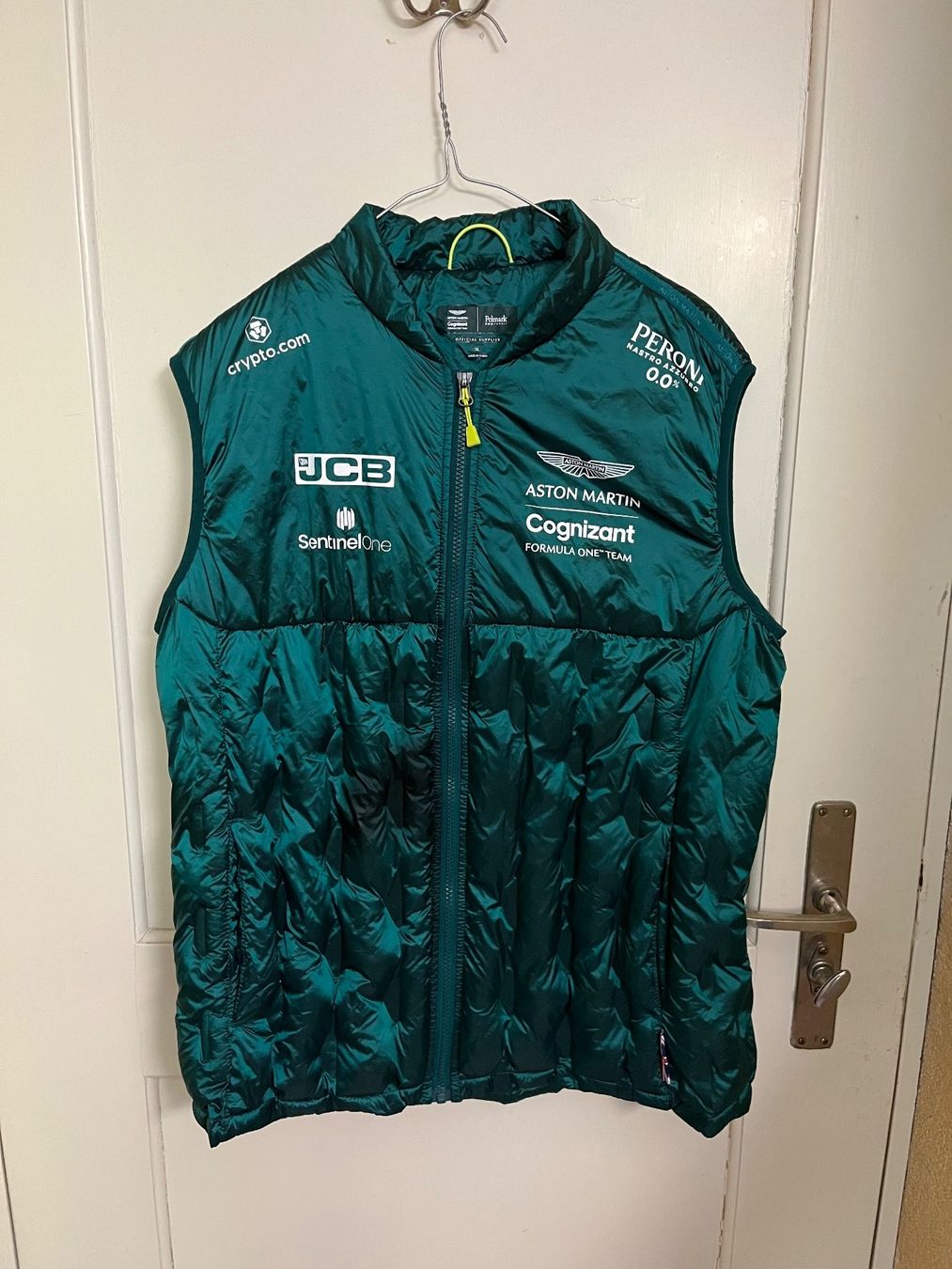 Gilet & Giacche: Gilet - Aston Martin Formula 1 Team – Nuovo (secondo la descrizione) da Erlach venduto da migdep985
