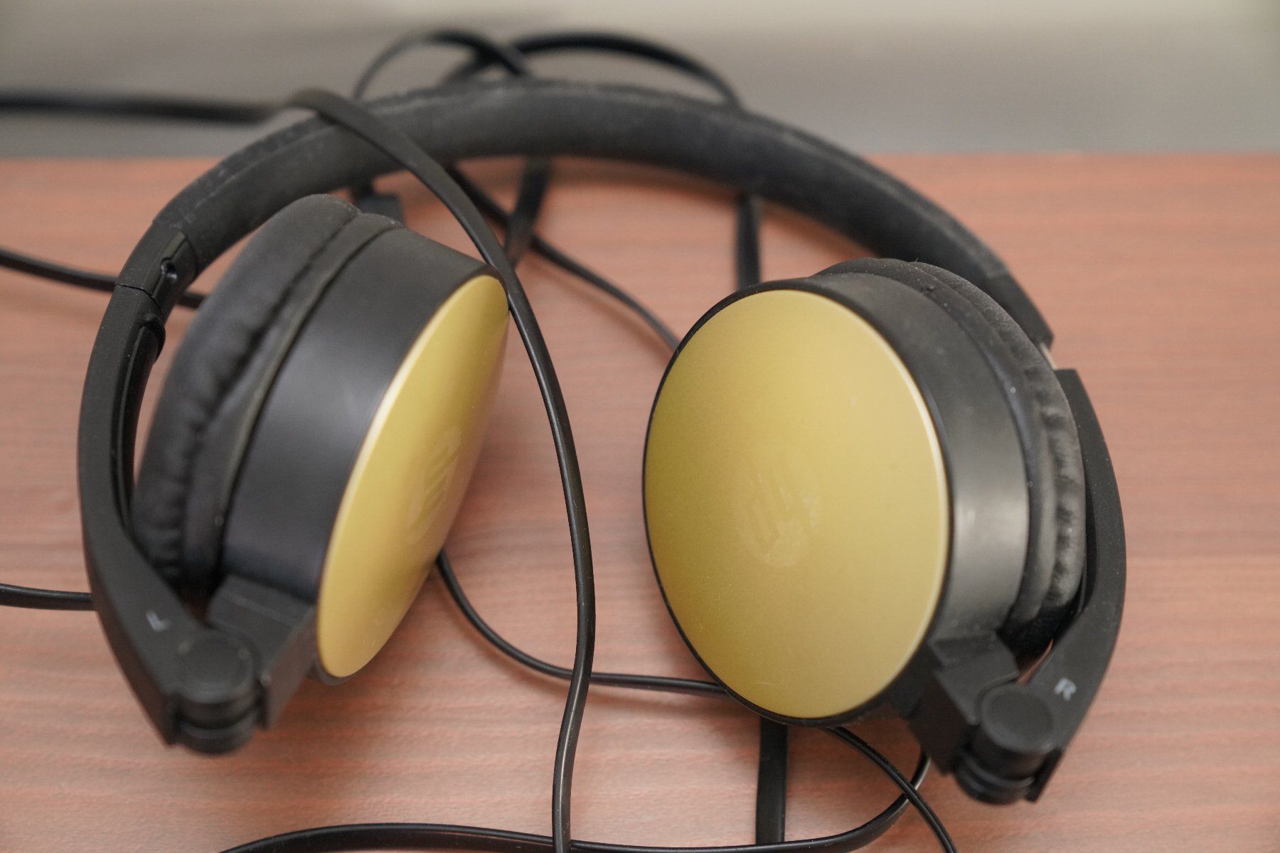 Cuffie: 4 Kopfhörer kabelgebunden: 1 Sony mit ANC + Sennheiser + HP – Usato da Zürich venduto da Lock5151 1