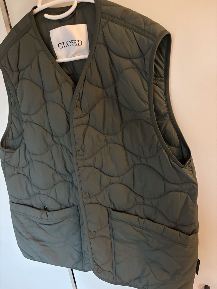 Closed Gilet & Giacche: CLOSED Steppweste Herren khaki M – Usato da Konolfingen venduto da weiann