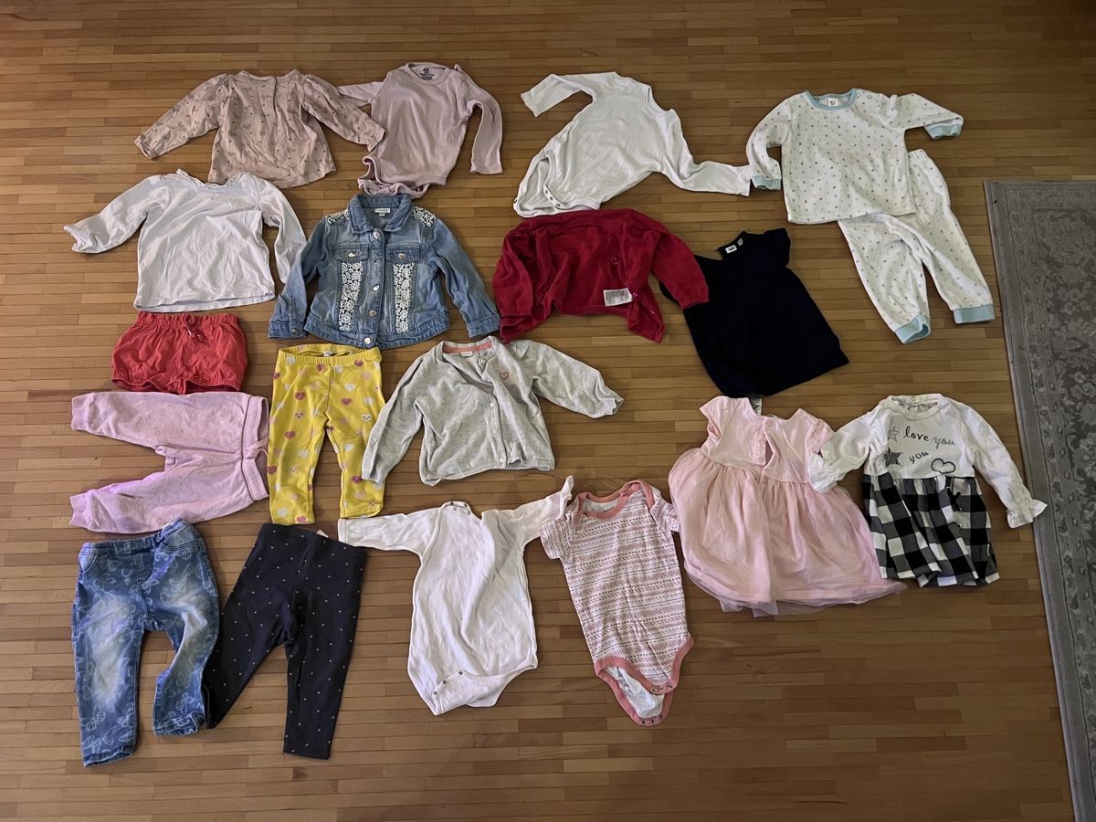 Lotti & Set di vestiti: Mädchen Kleider Grösse 80 Packet 1 – Usato da Rümlang venduto da rue_flohmi