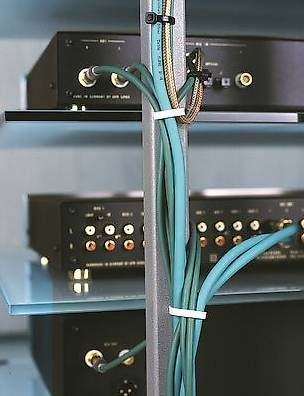 Supporti a parete: HiFi Rack Alphastatic – Usato da Vaduz venduto da technotrade 1