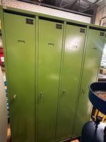 2 × LISTA 4er-Spind in Grün  abschließbar