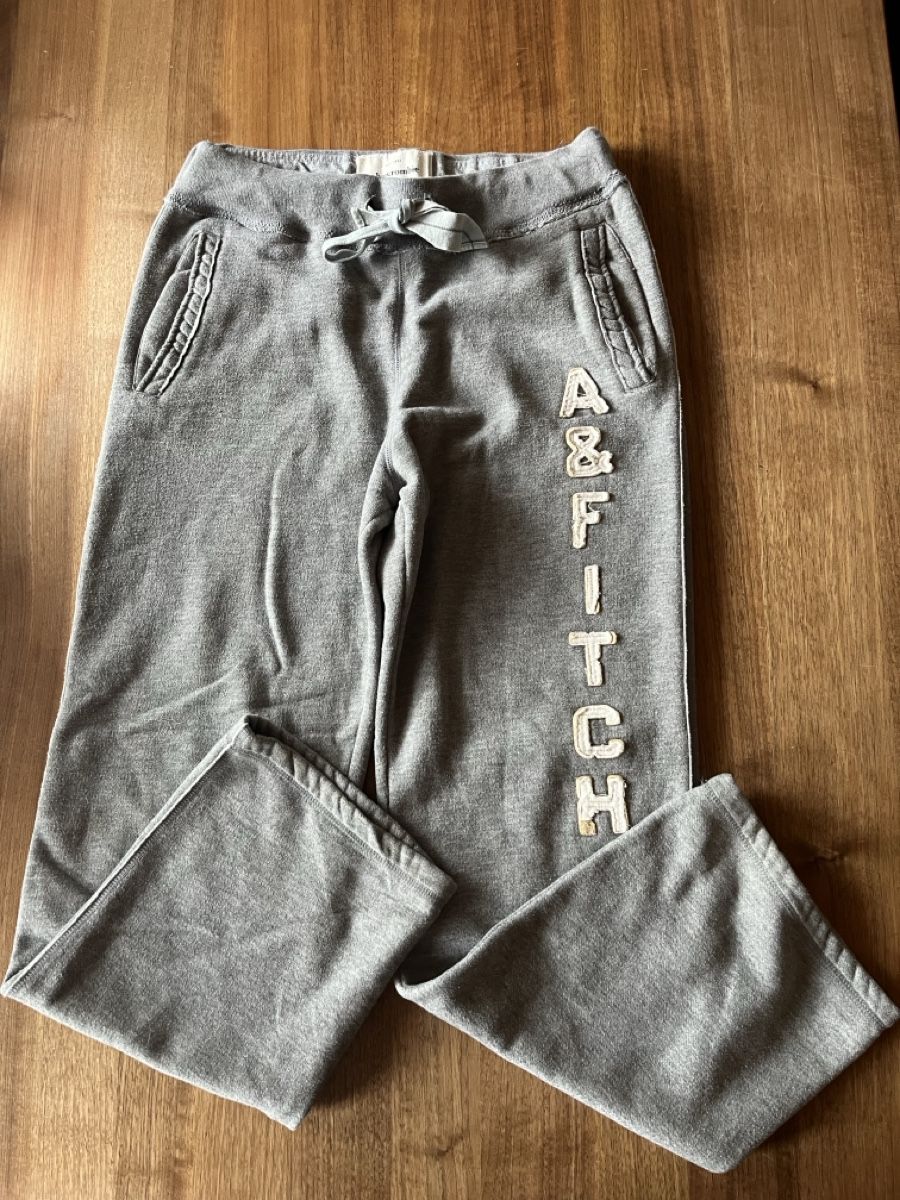 Abercrombie Pantaloni: Jogginghose Abercrombie & Fitch – Usato da Belp venduto da jon_y6sj