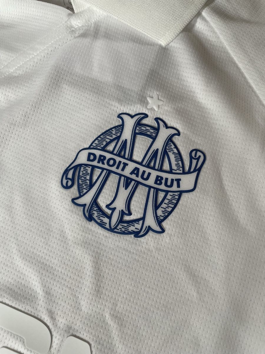 Puma Canottiere & Pantaloni: Maillot OM blanc édition limitée 125 ans – Nuovo e nell'imballaggio originale da Basel venduto da Medecardo 3