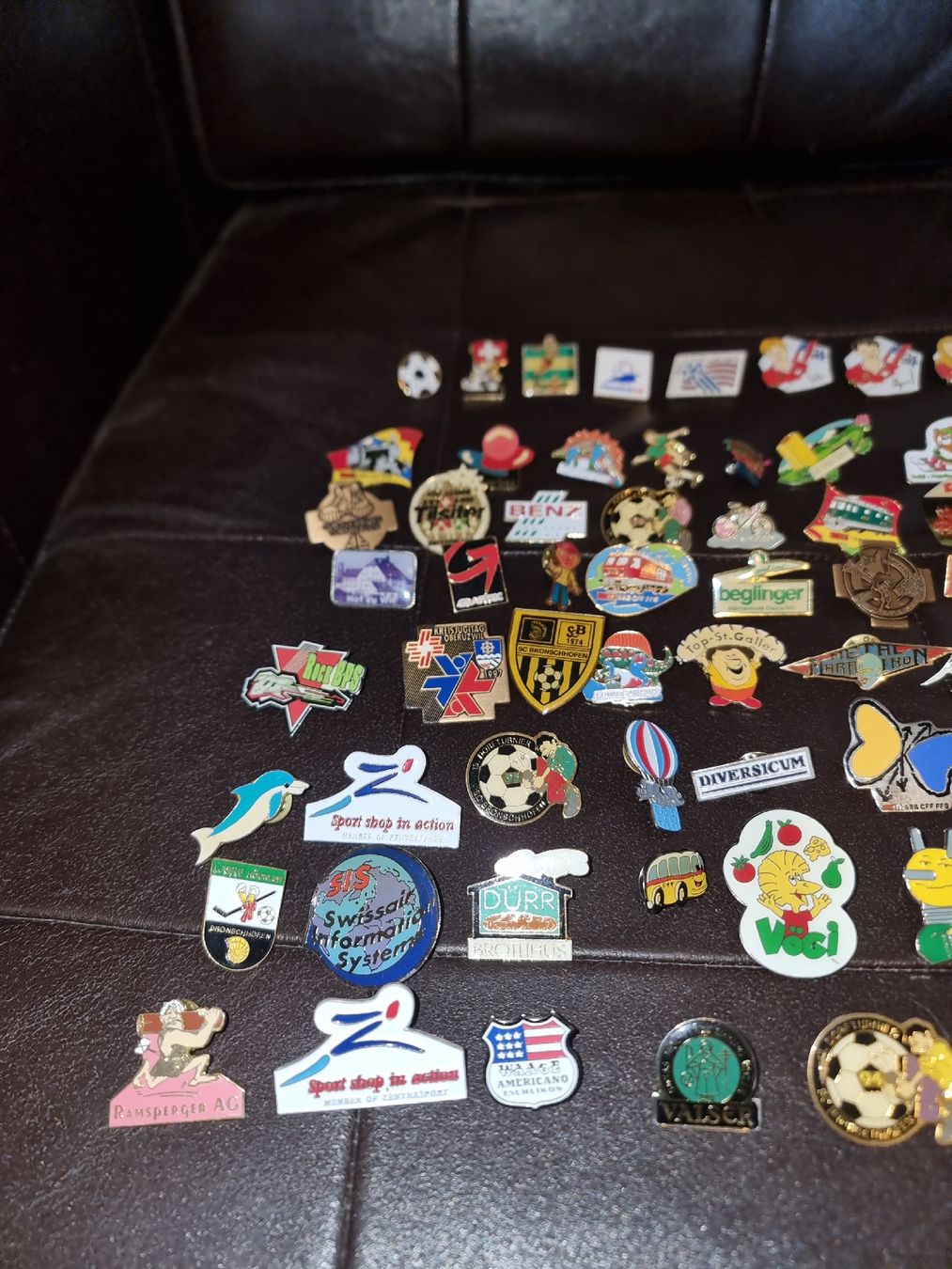 Placchette & Badge: Grosse Pinsammlung mit 102 Pins – Usato da Bronschhofen venduto da dvnb 7