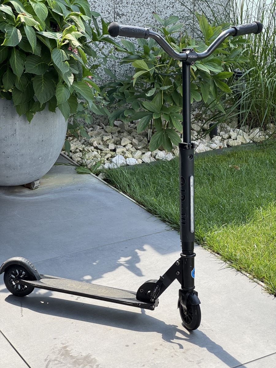 Micro Kickboard: Micro Sprite Deluxe Schwarz Scooter Kinder – Gebraucht aus Buttikon SZ von LEDUPGRADE