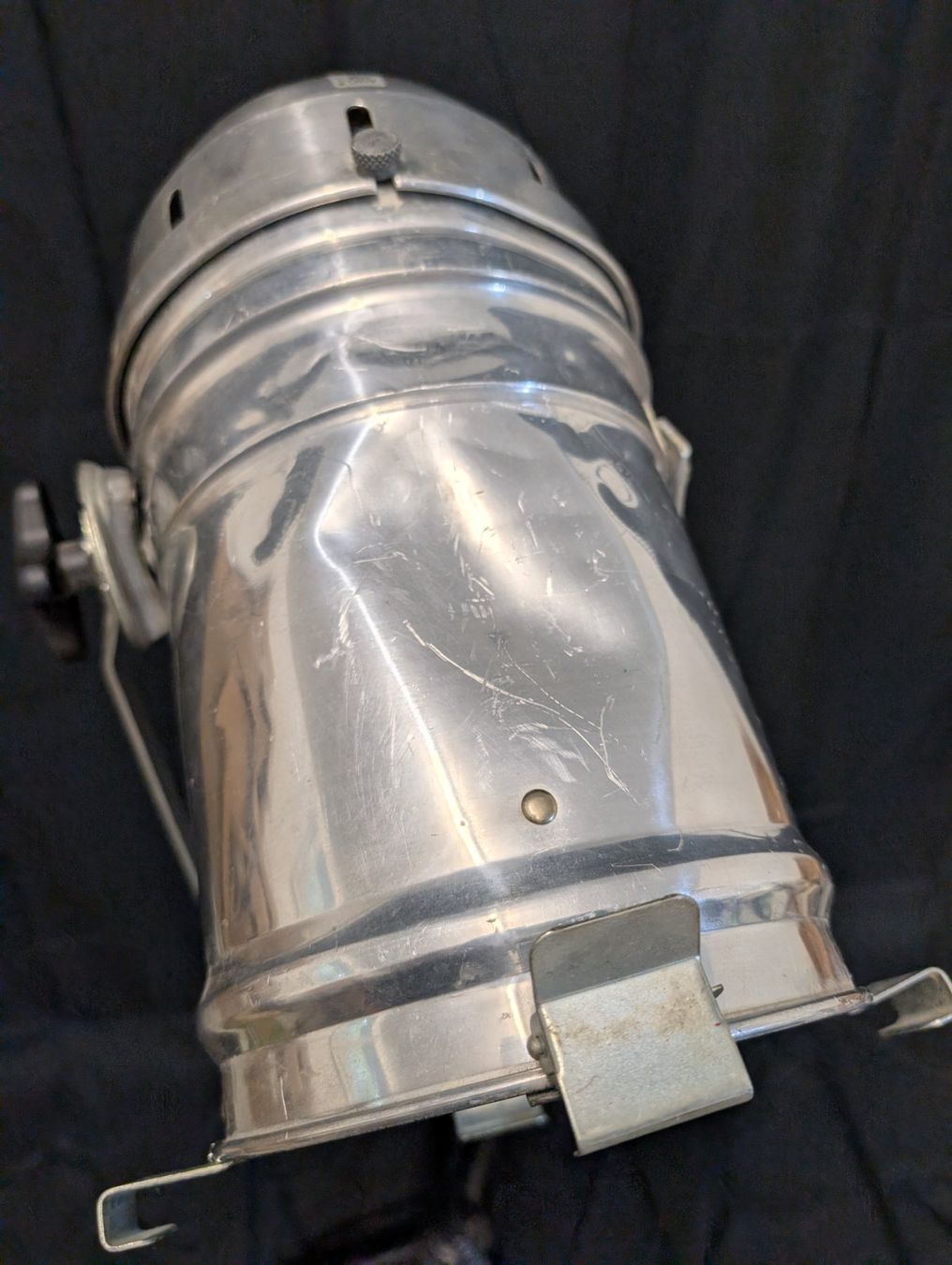 Lampade: Industrial Scheinwerfer D.T.S. PAR 64 auf Stativ Bastler – Usato da Wiezikon b.Sirnach venduto da Romsche 9
