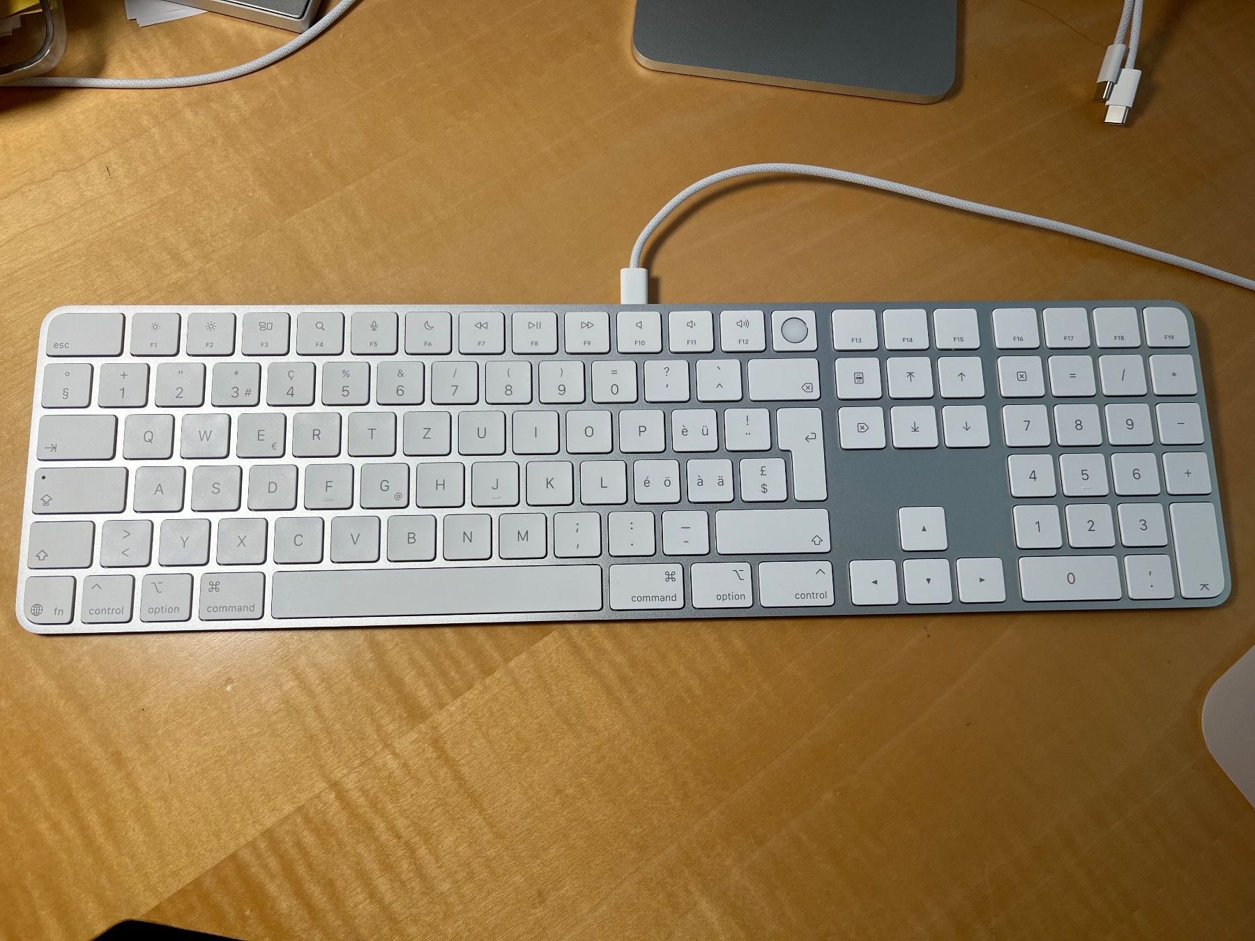 Apple Tastaturen: Apple Magic Keyboard mit Ziffernblock, deutsches Layout, neu – Neu (gemäss Beschreibung) aus Bonstetten von gwerner_17