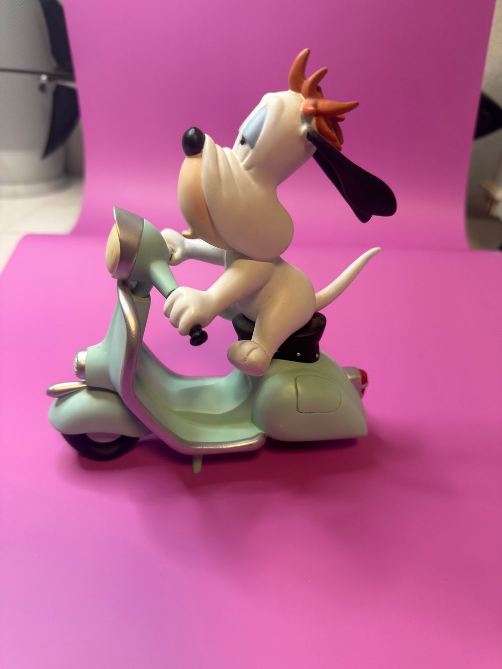 Statuette: Figurine Droopy en scooter – Usato da Lausanne venduto da macgiver1008