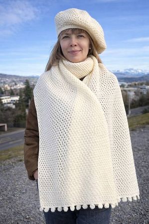 Warmes gestricktes Damen-Set  Beret und Schal