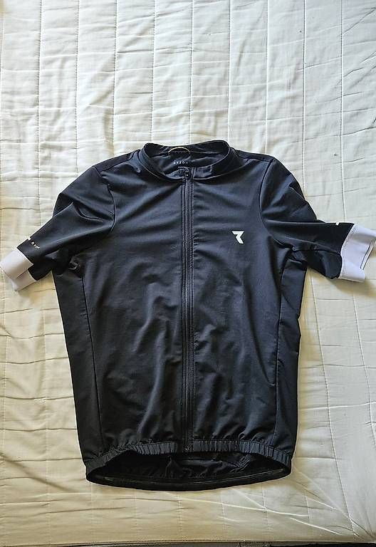 Canottiere & Pantaloni: Ryzon Vela Trikot Gr. M Schwarz – Usato da Zürich venduto da tobigs 1