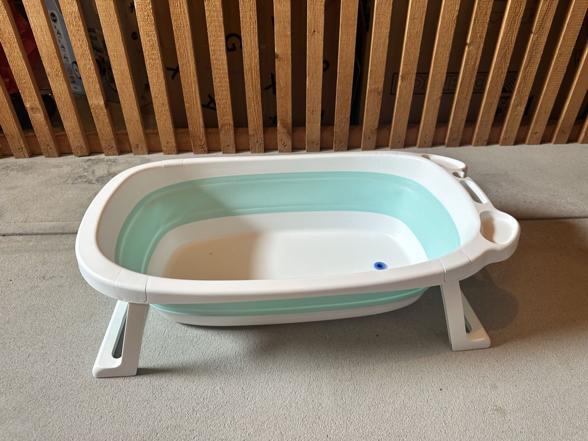 Badewannen: Baby Badewanne, faltbar, Top Zustand, wie neu! – Gebraucht aus Schwerzenbach von kar_gtx9
