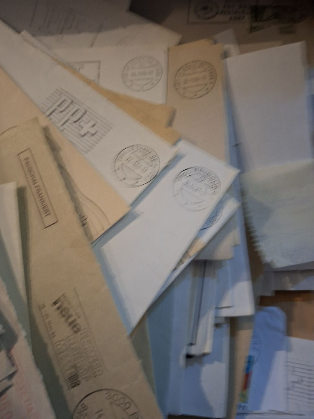 Tous les timbres: ca 10Kg / Briefe / Massenware / 0815 – D'occasion à Balgach par SIMEON27 3