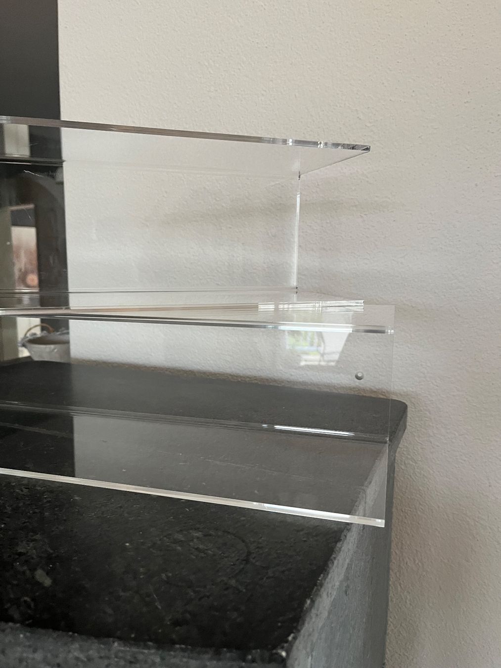 Regale: 2 Plexiglas Wandregale transparent – 40 & 60 cm – Gebraucht aus Eschlikon TG von u_b_l8zm 1