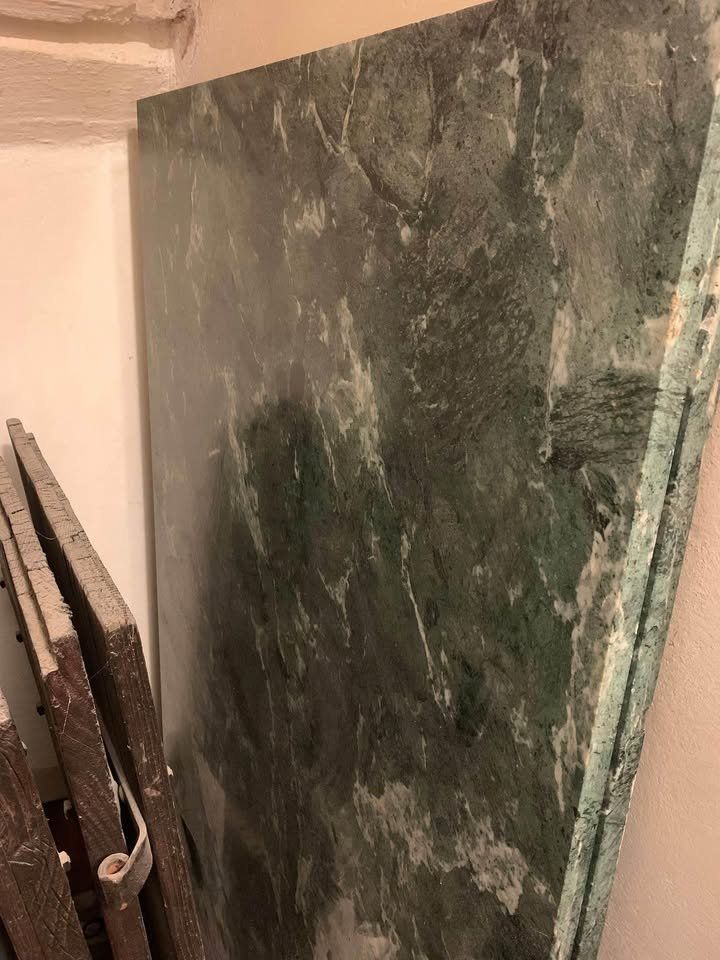 Minerali & Pietre curative: Marbre Verde Alpi – Usato da Yverdon-les-Bains venduto da rapver