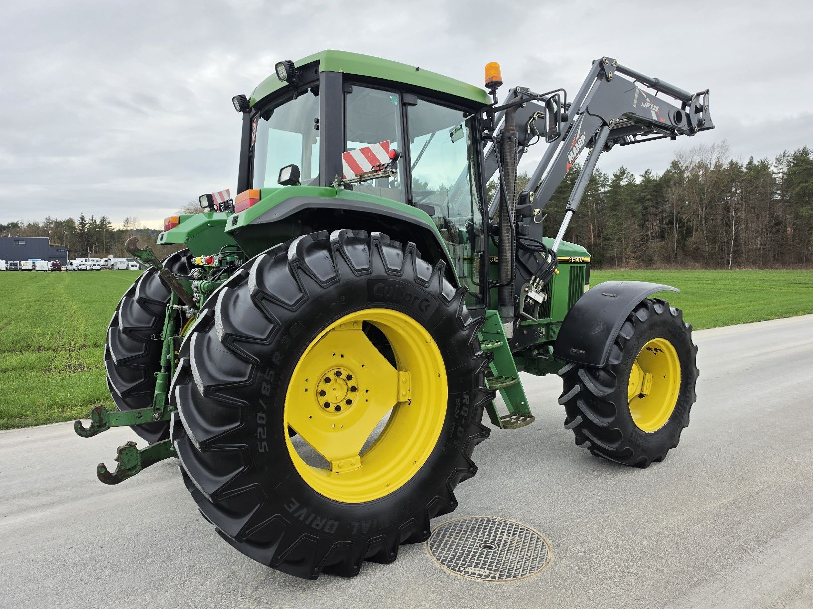 John Deere Trattori: John Deere 6900 mit Druckluft & Frontlader PERLE! – Usato da Bösingen venduto da lauda-lauda 2