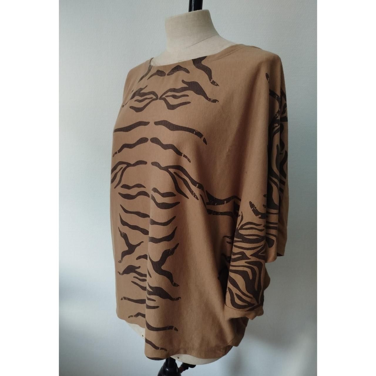 T-shirts: Shirt mit Tigerprint – D'occasion à St. Gallen par jbu_ns6v 1