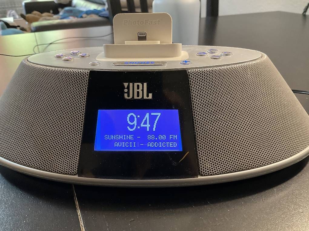 Sveglie: Radiowecker JBL on time 200 mit Lightning Dock – Usato da Steinhausen venduto da Beyjul 2