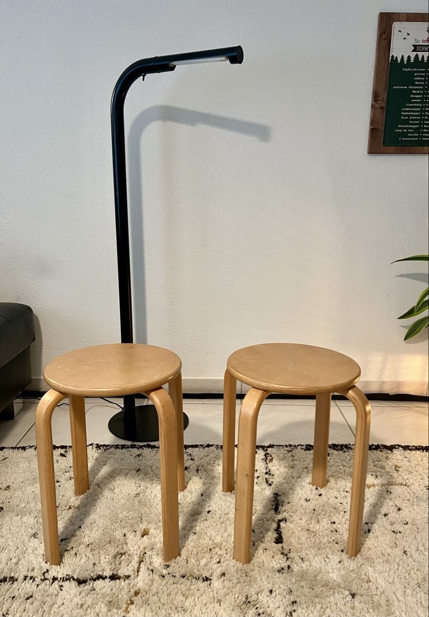 Hocker: 2 Stück Vintage 80er Holzhocker  Taburett – Gebraucht aus Hunzenschwil von Madachica 9