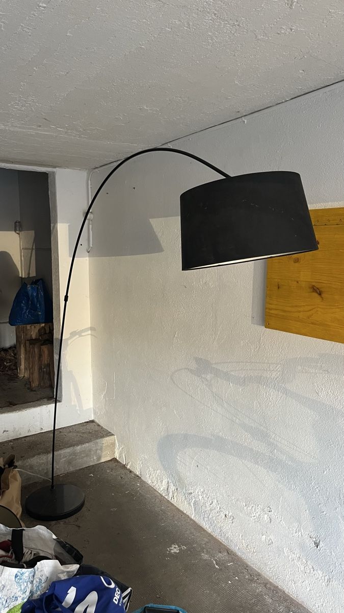 Lampade: Lampe sur pied noire – Usato da Daillens venduto da BrandonW