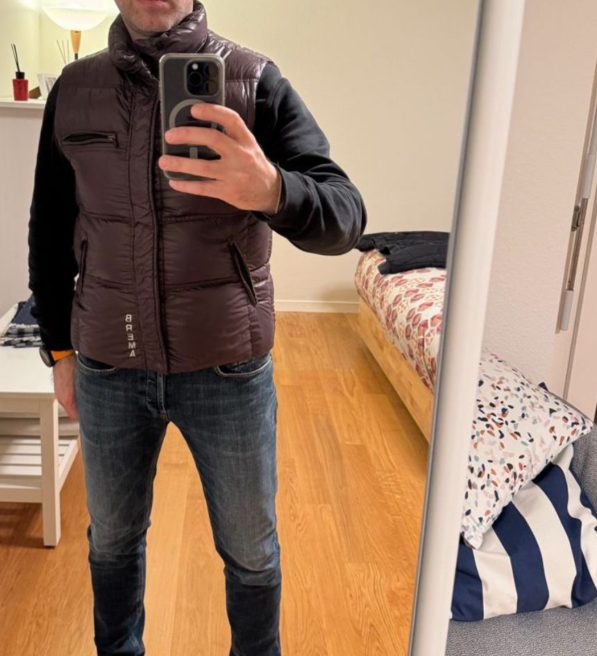 Gilet & Giacche: Herren Daunenweste Grösse 48, Farbe Pflaume – Usato da Zürich venduto da dodoL84 1