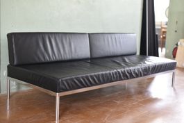 Designer Sofa oder Daybed aus Leder und Metall