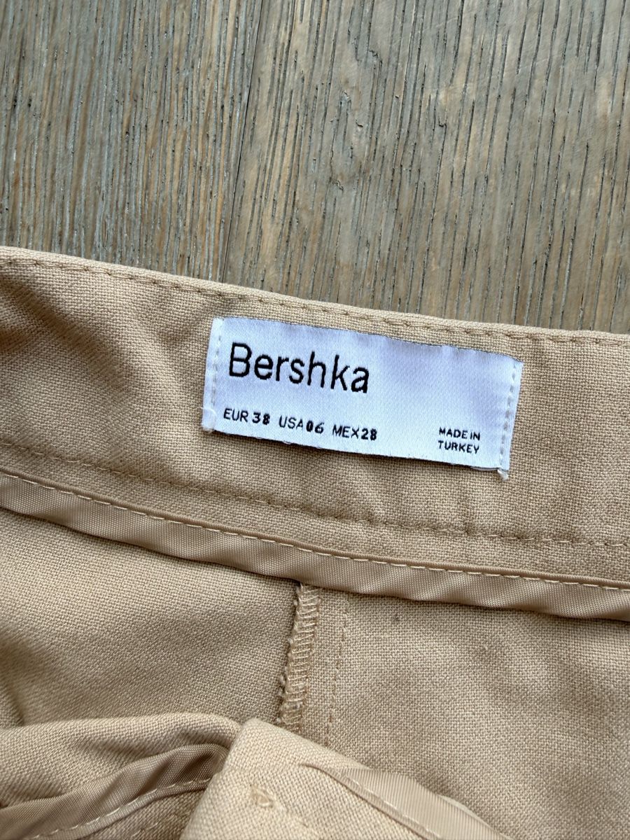 Bershka Pantaloni: Pantalon beige Bershka taille 38  – Usato da Champlan venduto da Ger77 1