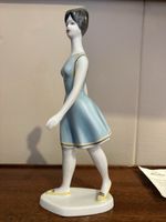 Porzellanfigur Hollóháza Frau blaues Kleid sehr gut