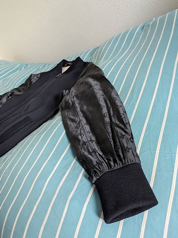 Jacken: Louis Vuitton Monogram Sleeve Bomber Grösse M – Gebraucht aus Pratteln von Mafium 2