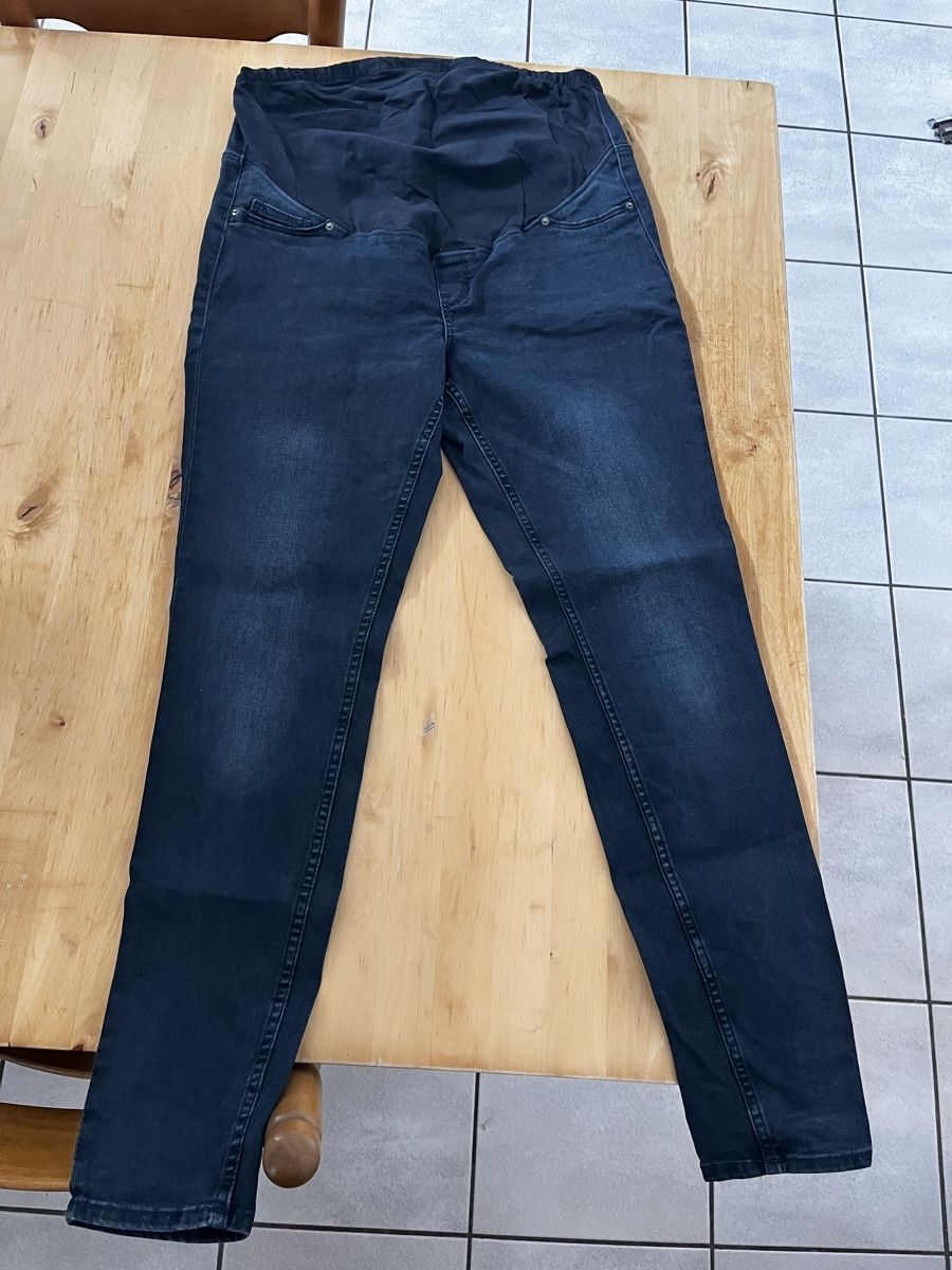 H&M Jeans: Umstands-Jeans – Usato da Dietwil venduto da gislerrahel