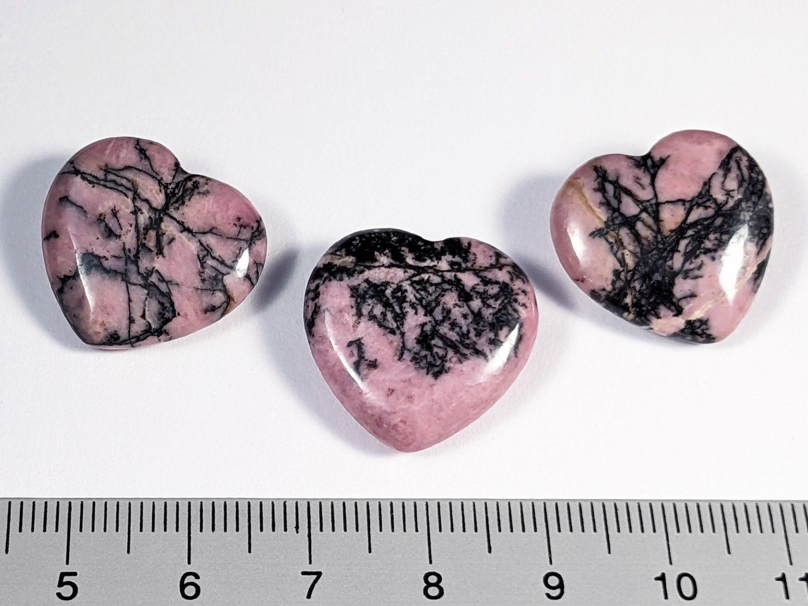 Minerali & Pietre curative: Rhodonit Herzen 20mm 3Stk. – Nuovo e nell'imballaggio originale da Meilen venduto da StoneGarden